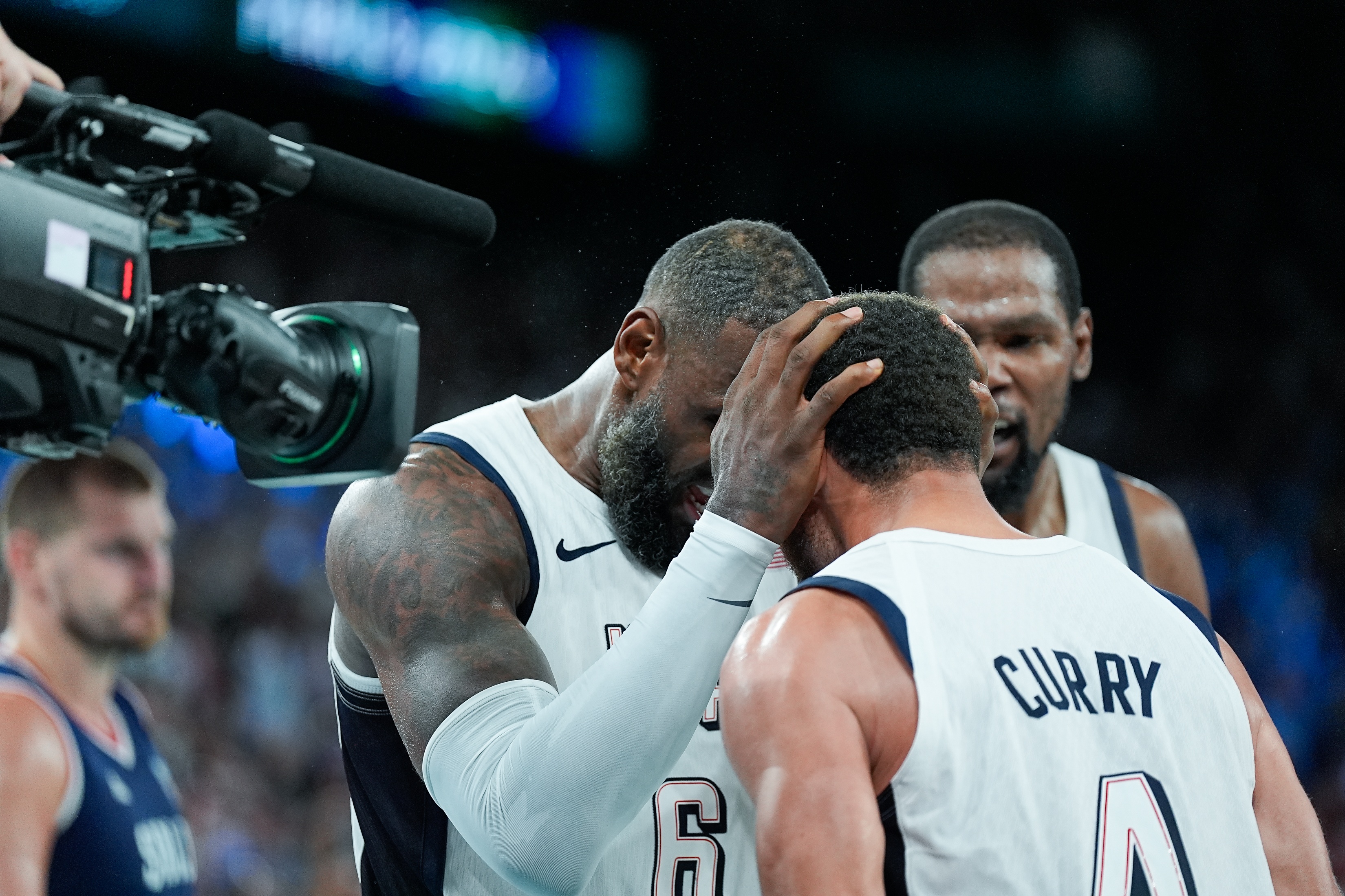 英雄联盟赛程-科尔：詹姆斯比较爱发声&amp;库里是低调领袖 MVP们奥运决赛信赖库里