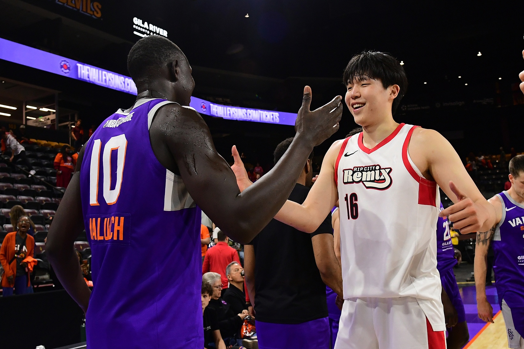 lol比赛时间-好兄弟境遇大不同！马卢阿奇29分01秒砍18分14板 杨瀚森打1分39秒